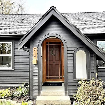 Modern 2 Bedroom Farmhouse Cottage With Hot Tub In スノホミッシュ エクステリア 写真