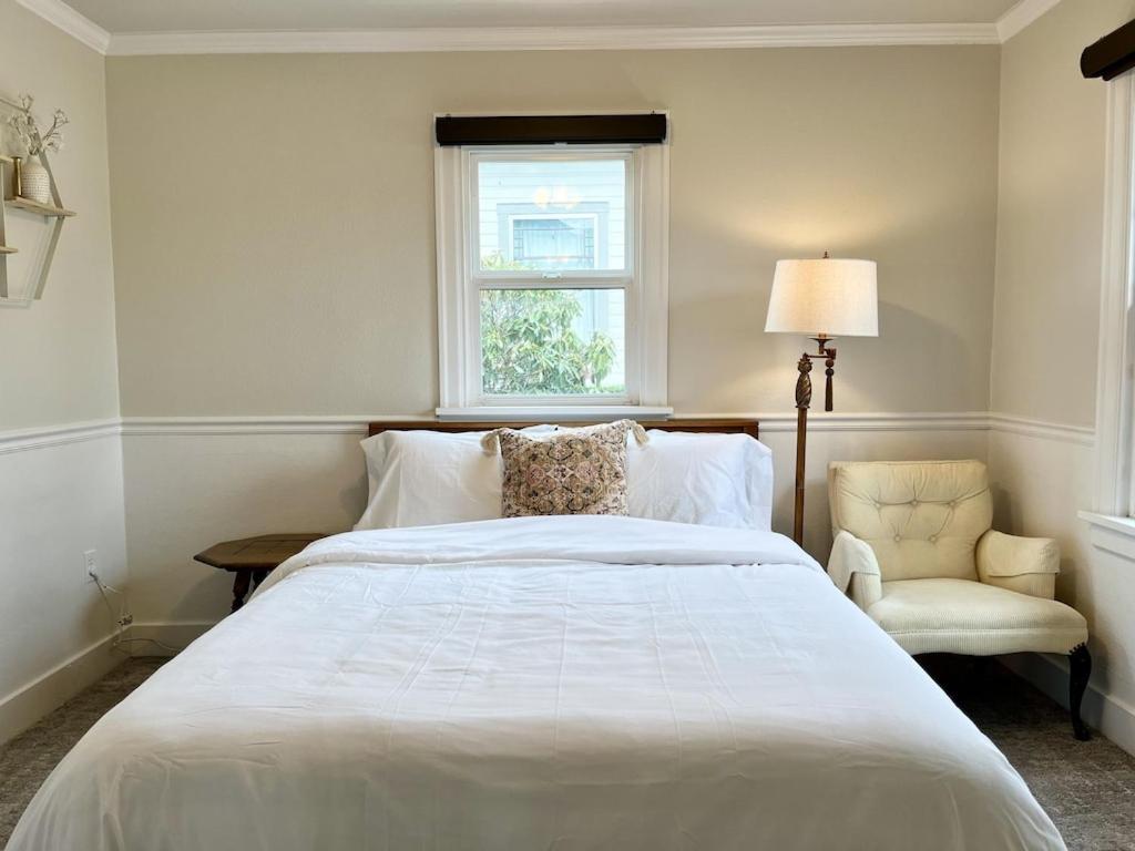 Modern 2 Bedroom Farmhouse Cottage With Hot Tub In スノホミッシュ エクステリア 写真
