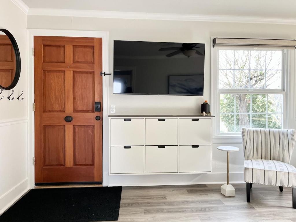 Modern 2 Bedroom Farmhouse Cottage With Hot Tub In スノホミッシュ エクステリア 写真
