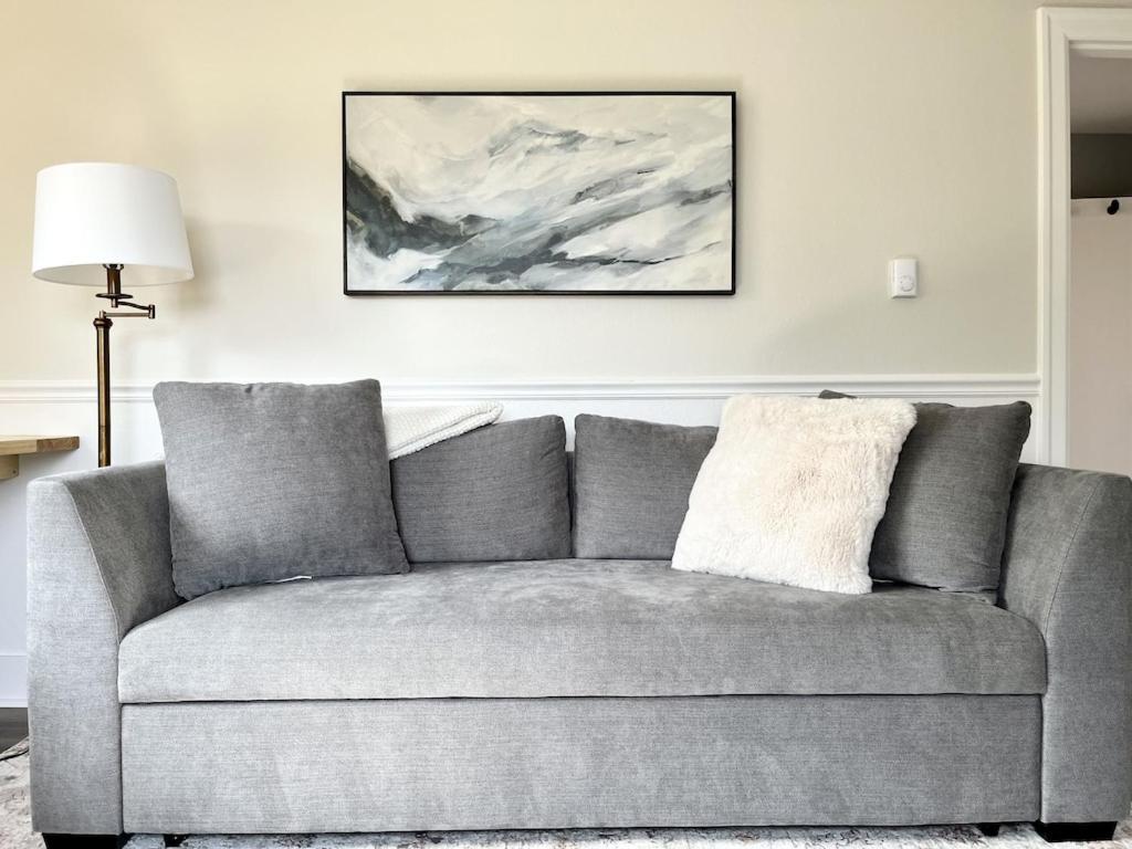 Modern 2 Bedroom Farmhouse Cottage With Hot Tub In スノホミッシュ エクステリア 写真