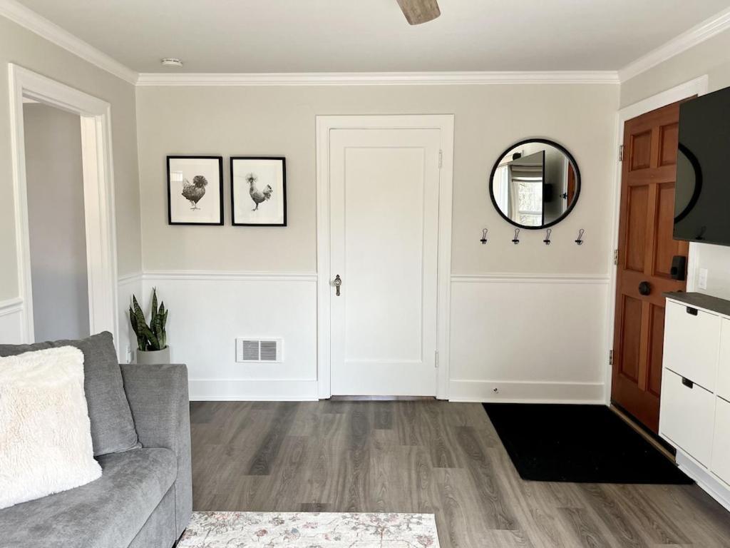 Modern 2 Bedroom Farmhouse Cottage With Hot Tub In スノホミッシュ エクステリア 写真
